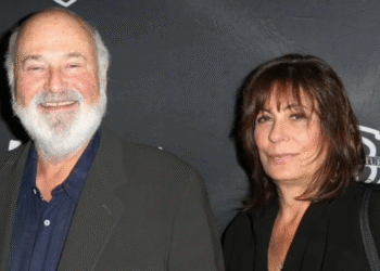 Posponen audiencia del hijo del cineasta Rob Reiner por el homicidio de sus padres