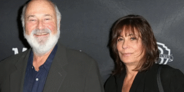 Posponen audiencia del hijo del cineasta Rob Reiner por el homicidio de sus padres