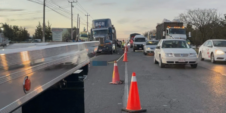 Hombre muere atropellado en la Toluca-Atlacomulco