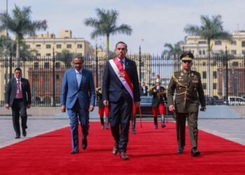 Fiscalía de Perú investiga a presidente de facto José Jerí por reunión con empresario chino