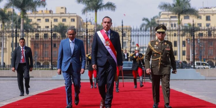 Fiscalía de Perú investiga a presidente de facto José Jerí por reunión con empresario chino