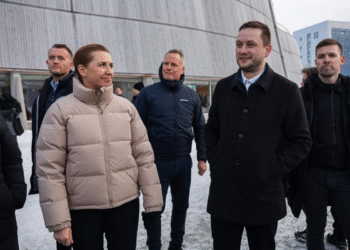 Primera ministra danesa visita Groenlandia y se reúne con gobierno local