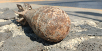 Abandonan proyectil de mortero en estación de bomberos de León