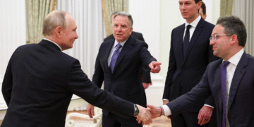 Putin recibe a enviados de Trump para reactivar negociaciones sobre Ucrania