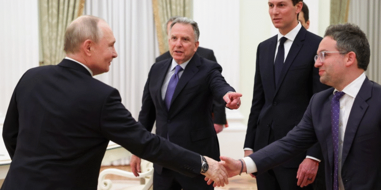 Putin recibe a enviados de Trump para reactivar negociaciones sobre Ucrania