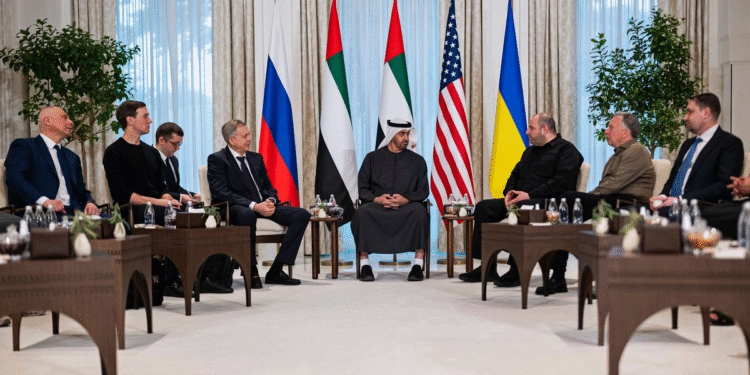 Rusia, Ucrania y EU iniciaron reunión en Abu Dabi en medio de gran hermetismo y el pesimismo de expertos