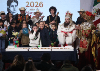 Sheinbaum festeja Día de Reyes con niños invitados a la mañanera