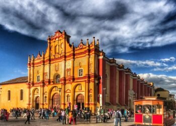 Detienen a tres personas por expedir actas de nacimiento ilegales a extranjeros en Chiapas