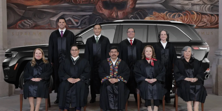 Se blindan ministros de la SCJN; compran nueve camionetas de alta gama