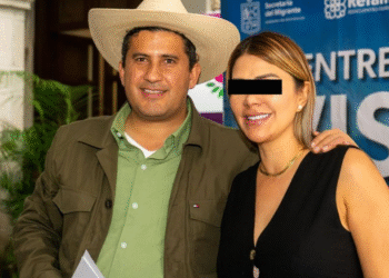 Queda libre secretaria particular de Carlos Manzo tras declarar en la Fiscalía de Michoacán