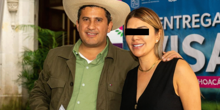 Queda libre secretaria particular de Carlos Manzo tras declarar en la Fiscalía de Michoacán