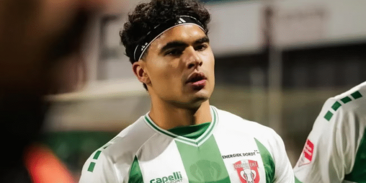 Stephano Carrillo se estrena como goleador en el futbol holandés y le da la victoria al Dordrecht