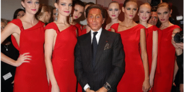 Muere Valentino Garavani, el “último emperador” de la moda, a los 93 años