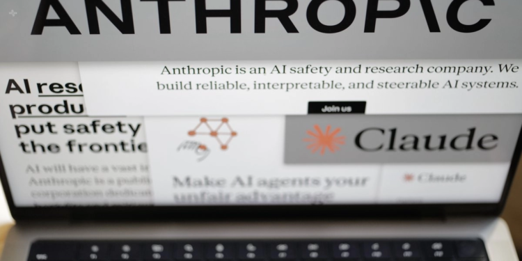 Trump ordena a las agencias federales no utilizar tecnología de empresa Anthropic