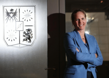 Banco suizo Edmond de Rothschild investiga vínculo entre su directora y Epstein revelado por EU