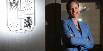 Banco suizo Edmond de Rothschild investiga vínculo entre su directora y Epstein revelado por EU