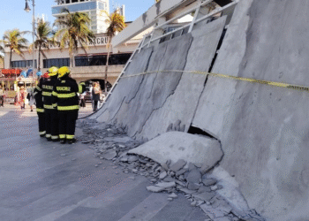 Colapsa techo en plaza inaugurada hace cinco meses en Veracruz