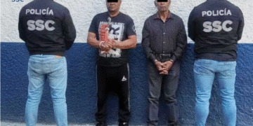 En el Centro Histórico de la CDMX, detienen a dos extorsionadores de Comerciantes