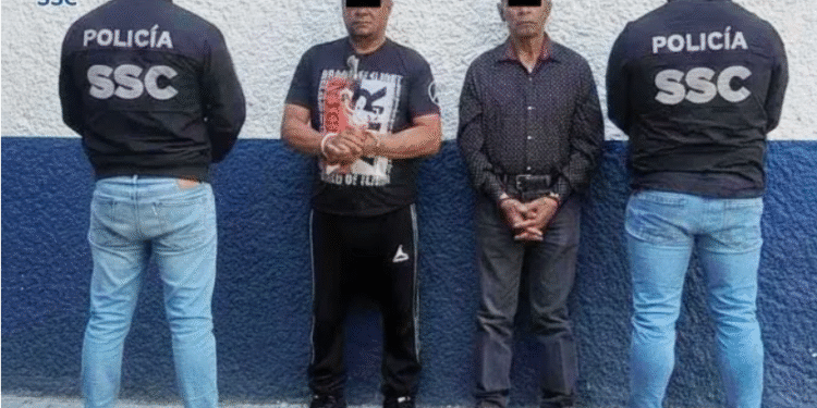 En el Centro Histórico de la CDMX, detienen a dos extorsionadores de Comerciantes
