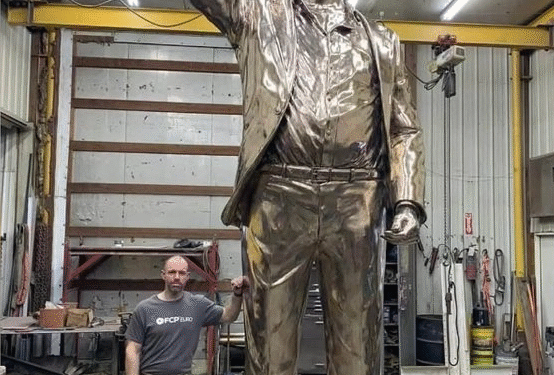 Estatua gigante de Trump recibirá a líderes mundiales en cumbre del G-20 en diciembre