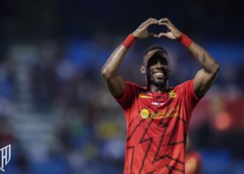 Quiñones lanza guiño a Aguirre, anota triplete en la liga de Arabia Saudita