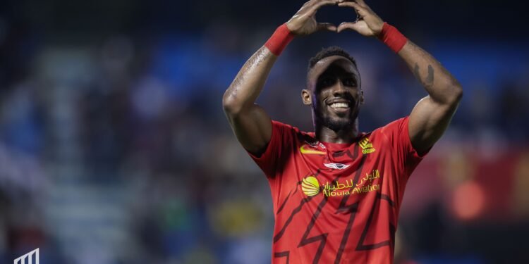 Quiñones lanza guiño a Aguirre, anota triplete en la liga de Arabia Saudita