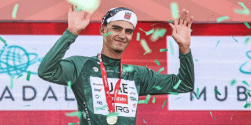 Isaac del Toro gana la primera etapa del Tour UAE con un sólido sprint