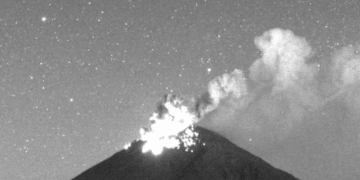 Alerta por ceniza en CDMX tras explosión de Popocatepetl