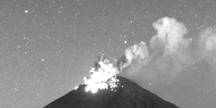 Alerta por ceniza en CDMX tras explosión de Popocatepetl