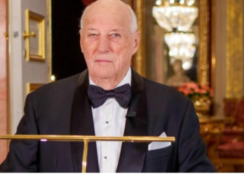 Así fue la salida del hospital del rey Harald tras su ingreso en España.