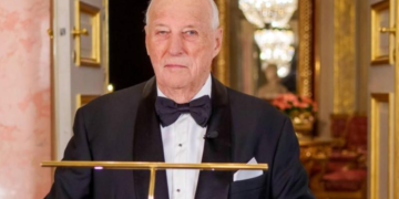 Así fue la salida del hospital del rey Harald tras su ingreso en España.