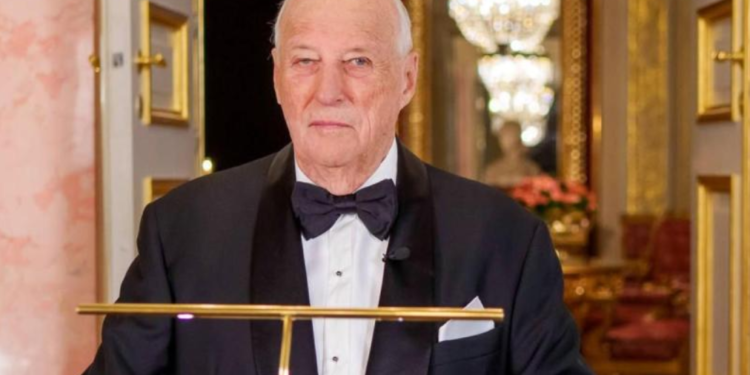 Así fue la salida del hospital del rey Harald tras su ingreso en España.