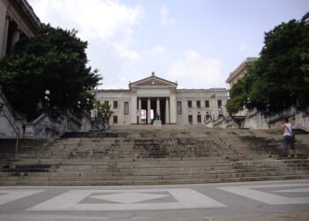 Universidad de La Habana suspende clases presenciales por un mes ante crisis energética