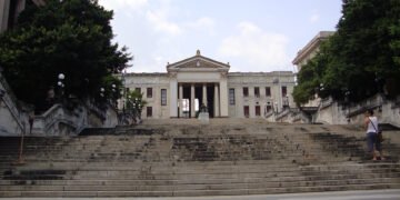 Universidad de La Habana suspende clases presenciales por un mes ante crisis energética
