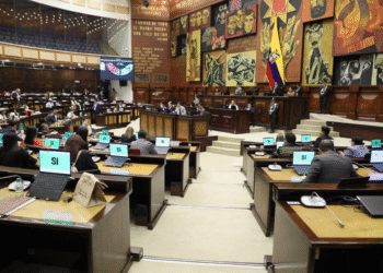 Ecuador aprueba ley de ciberseguridad; oposición teme uso político y vigilancia