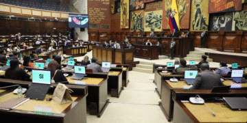 Ecuador aprueba ley de ciberseguridad; oposición teme uso político y vigilancia