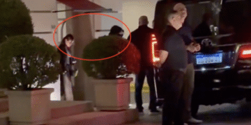 Bad Bunny es visto junto a su exnovia Gabriela Berlingeri en Argentina