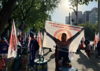 Trabajadores del Gobierno de CDMX Marchan Rumbo al Zócalo; Estas son sus Demandas