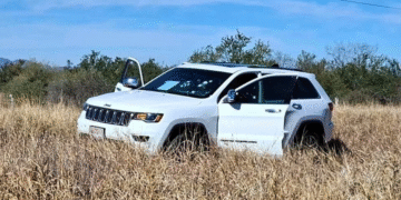 Atacan a alcaldesa de Bacanora; su hijo muere tras agresión en carretera