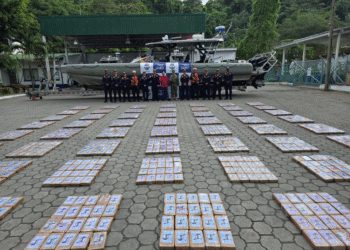 Guardacostas de Colombia incautan 1.1 toneladas de cocaína en narcosubmarino