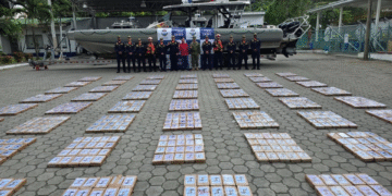 Guardacostas de Colombia incautan 1.1 toneladas de cocaína en narcosubmarino