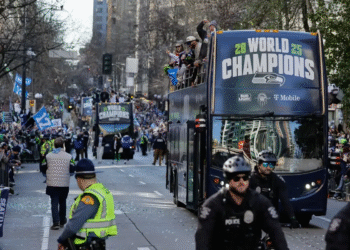Seattle celebra el título del Supertazón con multitudinario desfile de los Halcones Marinos