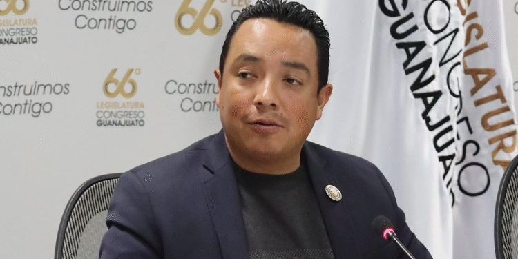Atacan a balazos pollería de diputado Carlos Ramos en Irapuato