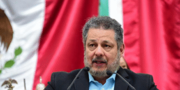 Diputado del PT propone espacios dignos de espera en hospitales de la CdMx