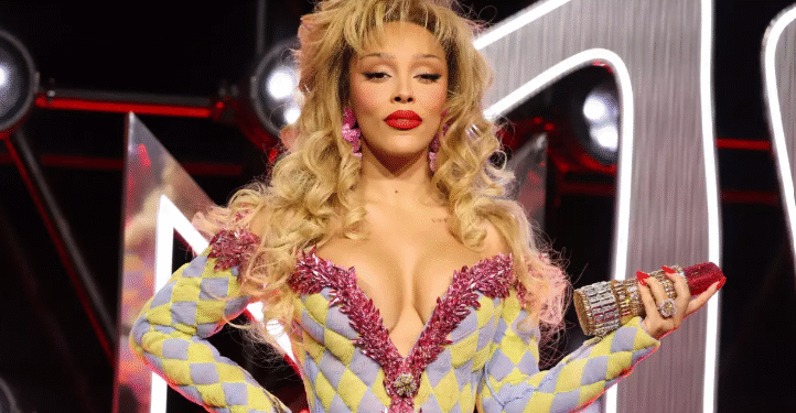 Doja Cat arrasó en concierto en México y recordamos 5 de sus looks más controvertidos