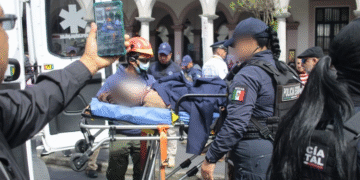 Más de 15 estudiantes se intoxican durante acto del Día de la Bandera en Xalapa