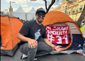 Shakira en el Zócalo; fanático acampa para verla por 34 ocasión
