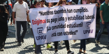 Maestros de la Universidad Popular Autónoma de Veracruz exigen pagos pendientes