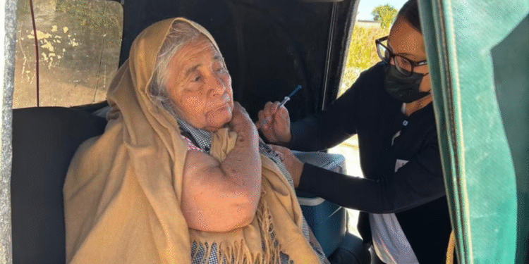 IMSS Bienestar lanza estrategia de vacunación contra sarampión en lenguas maternas