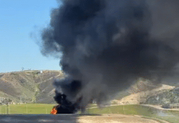 Se incendia ducto de Pemex en Rosarito, desalojan viviendas aledañas